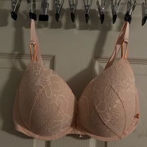 Victoria’s Secret push up lace bra size 38C.